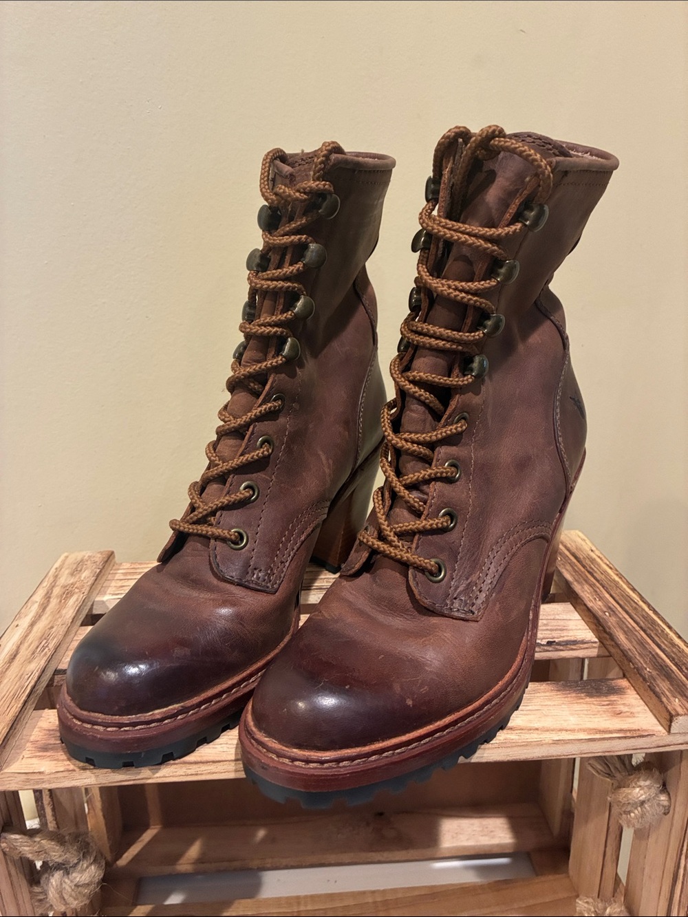 FRYE Lucy Brown Leather Lace-Up Boots